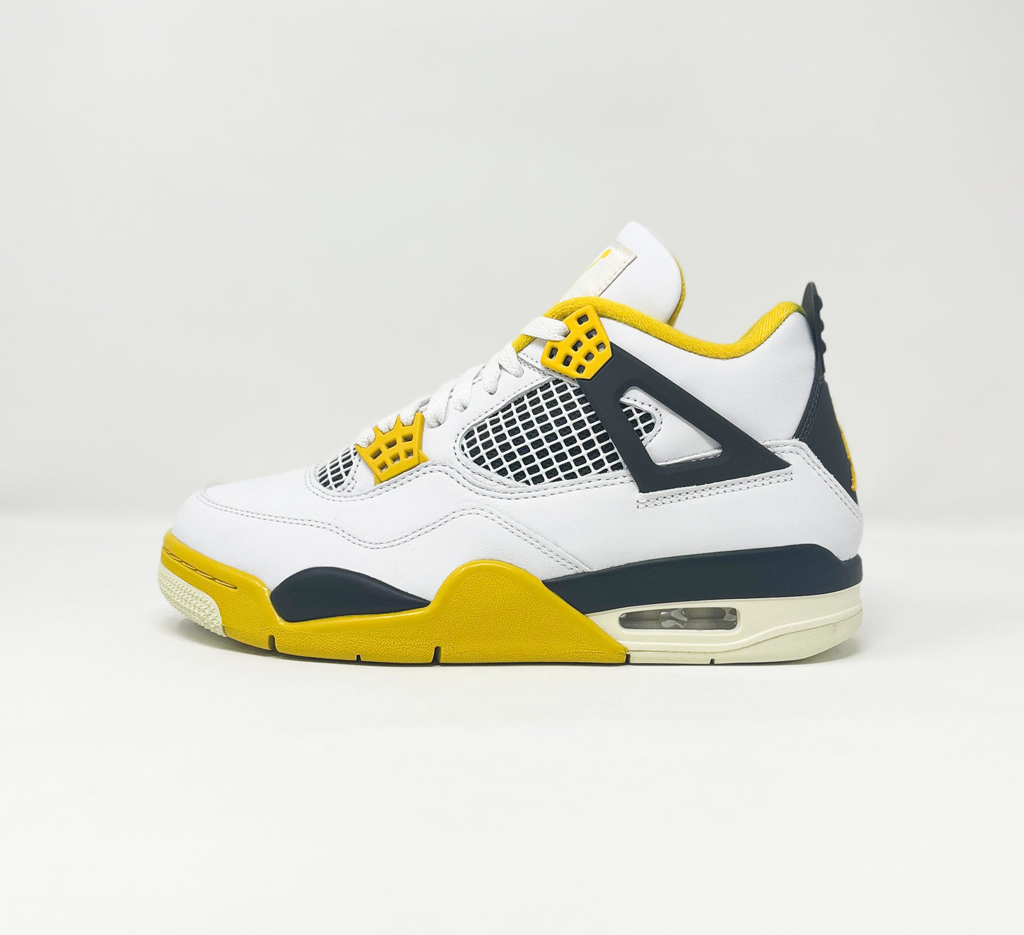 Jordan Retro 4 “Vivid Sulfur” (W)