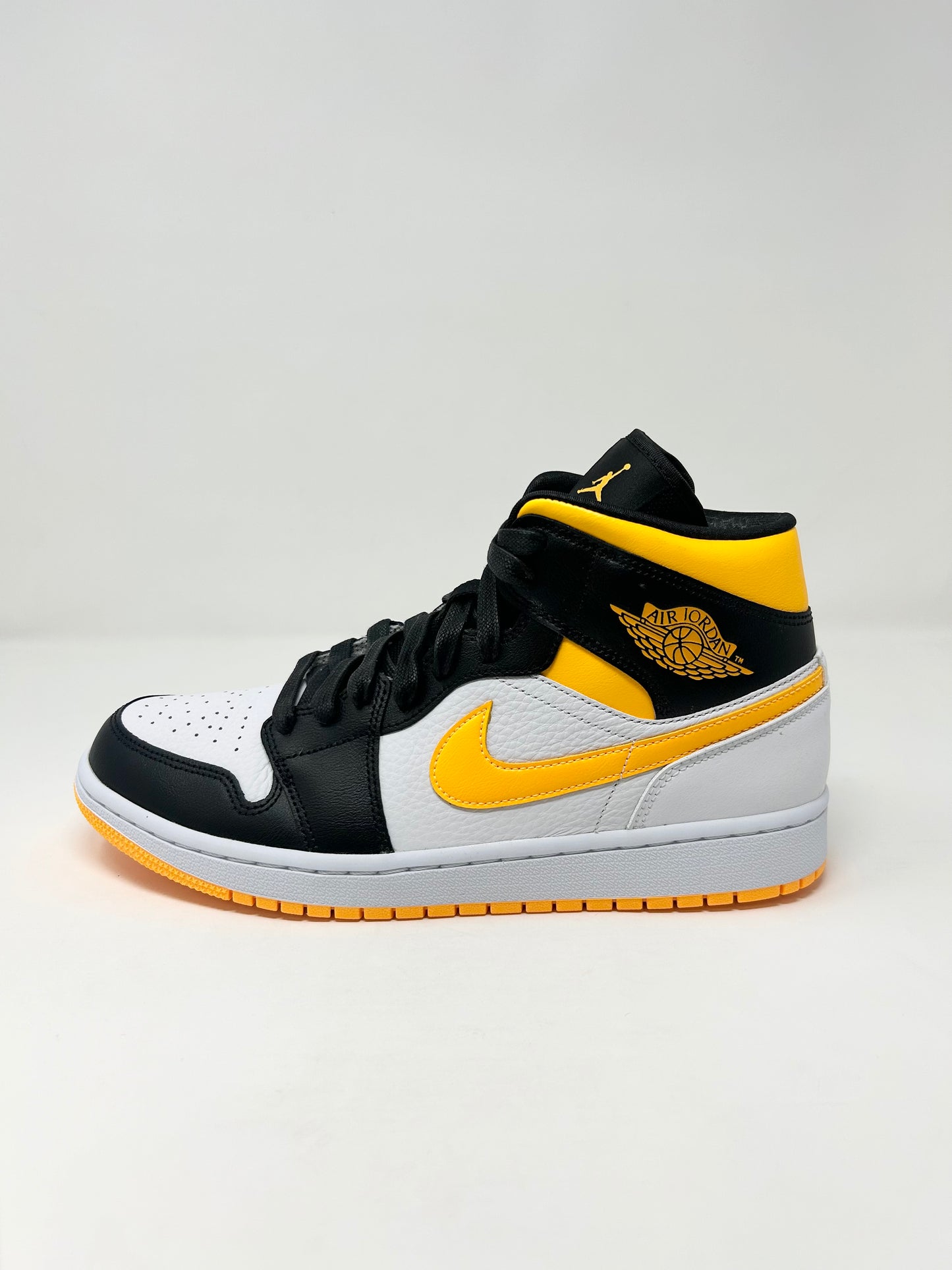 Jordan 1 Mid “Laser Orange Black” (W)