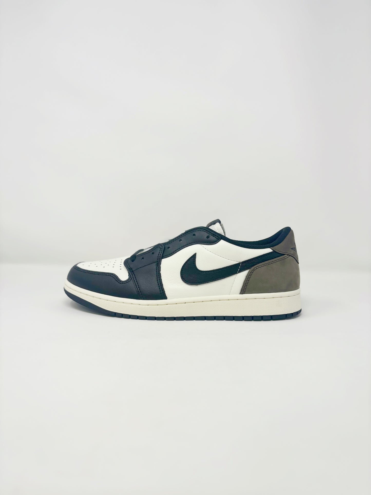 Jordan 1 Low OG “Mocha”
