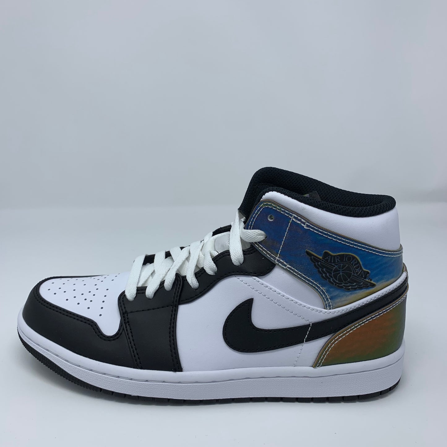 Jordan 1 Mid "Heat Reactive"