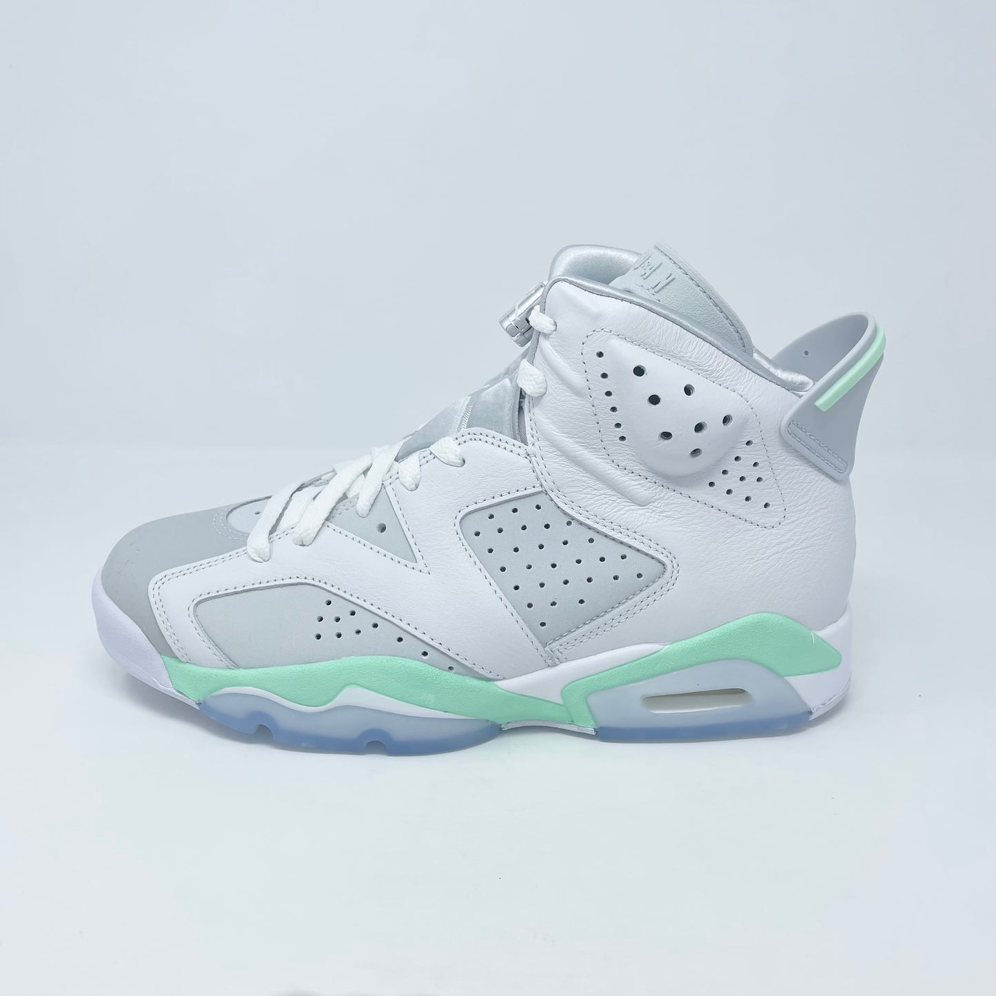 Jordan Retro 6 “Mint Foam” (W)
