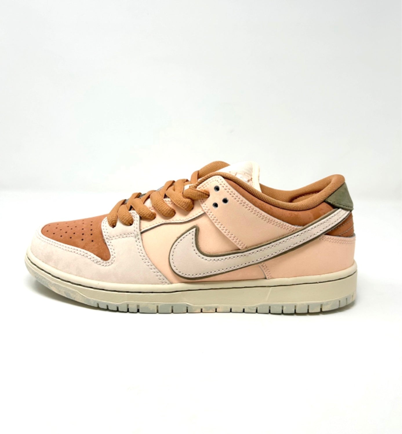 Nike SB Dunk Low “Trocadéro Gradens”