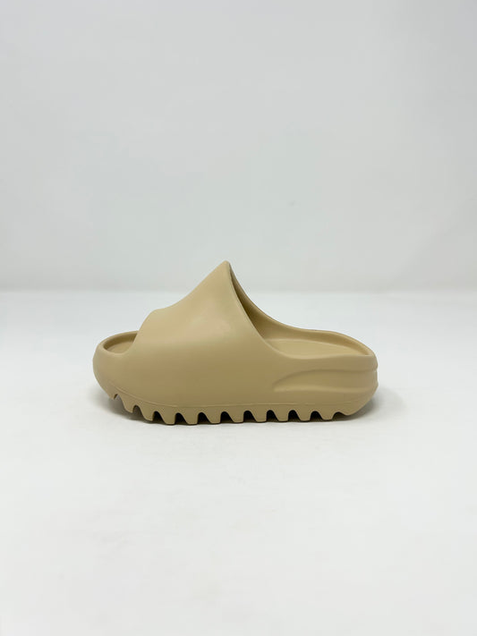 Yeezy Slide “Dessert Sand”