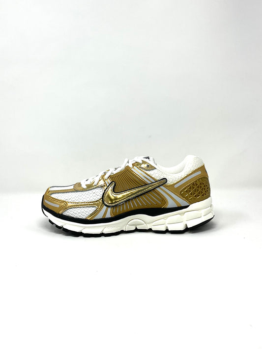 Nike Vomero 5 “ Metallic Gold” (W)