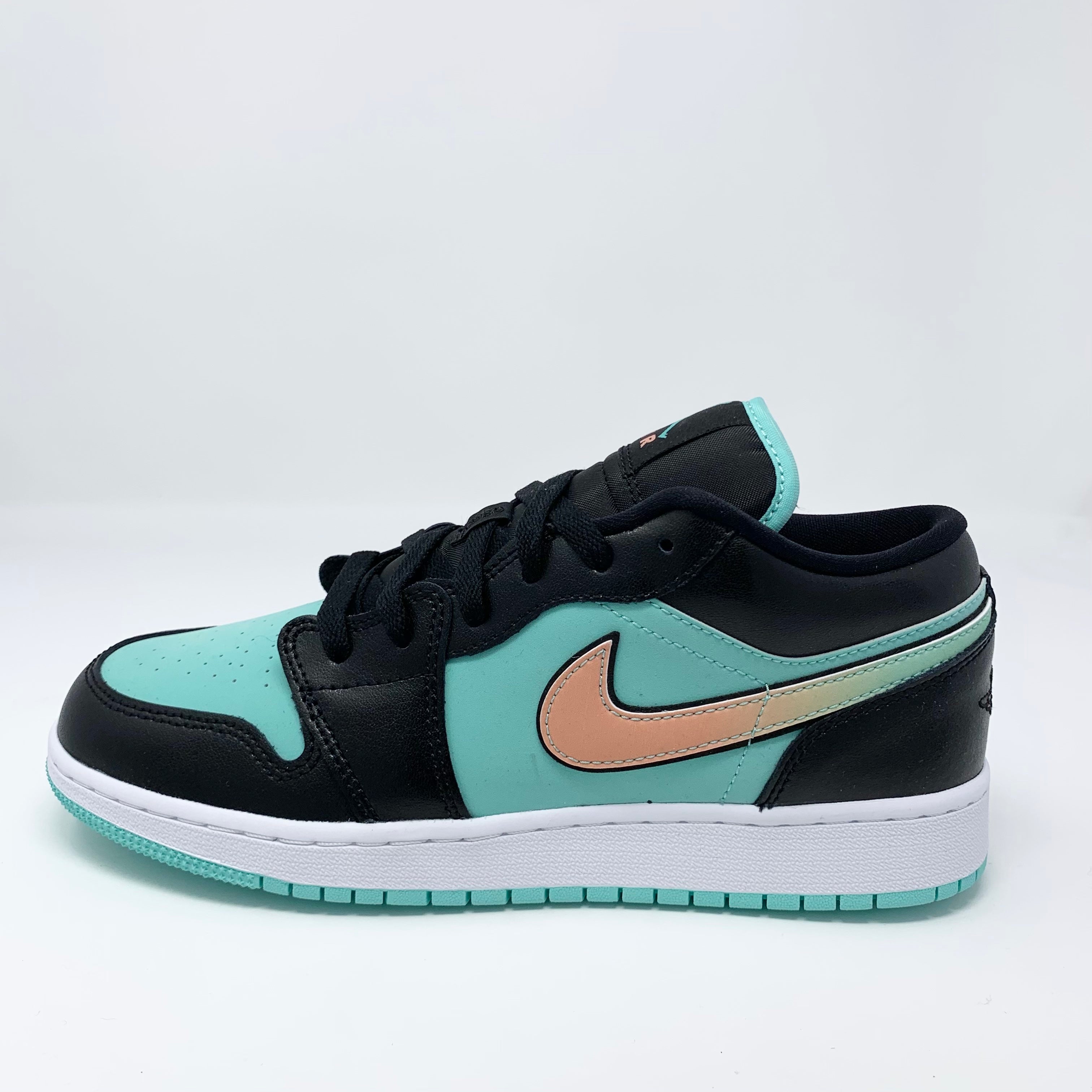 Jordan 1 Low Tropical Twist – KeepEmLACED