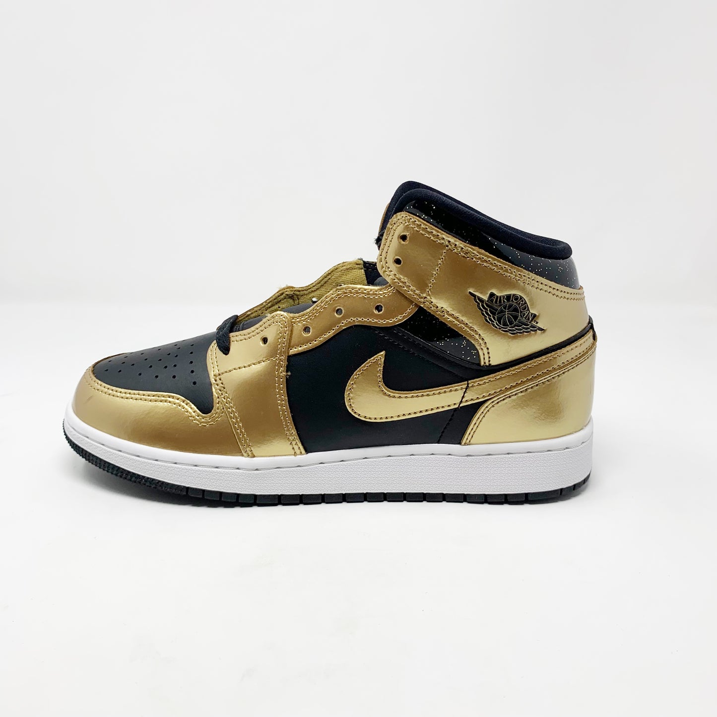 Jordan 1 Mid “Gold/Black” (GS)