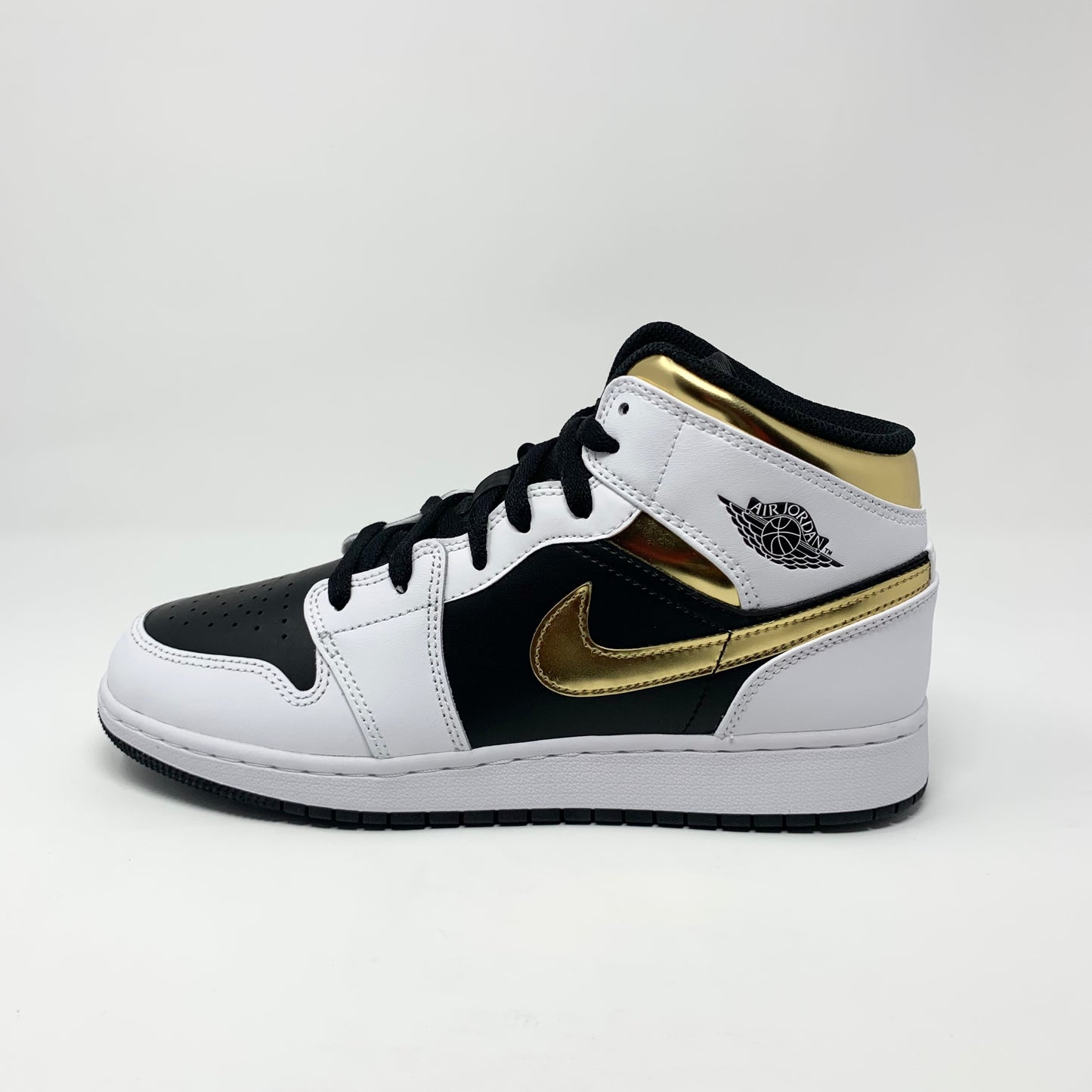 Jordan 1 Mid “White Gold Black” (GS)