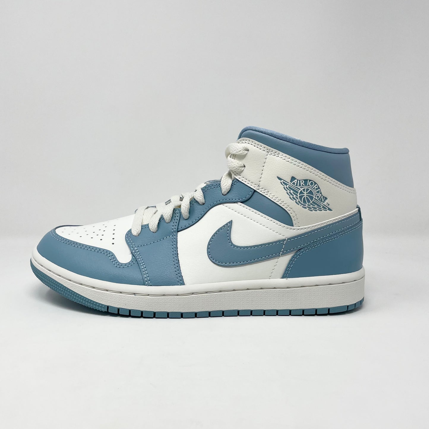 Jordan 1 Mid “UNC (2022)” (W)