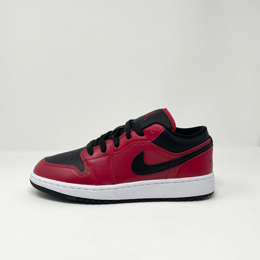 Jordan 1 Low “Reverse Bred Pebbled Swoosh” (GS)